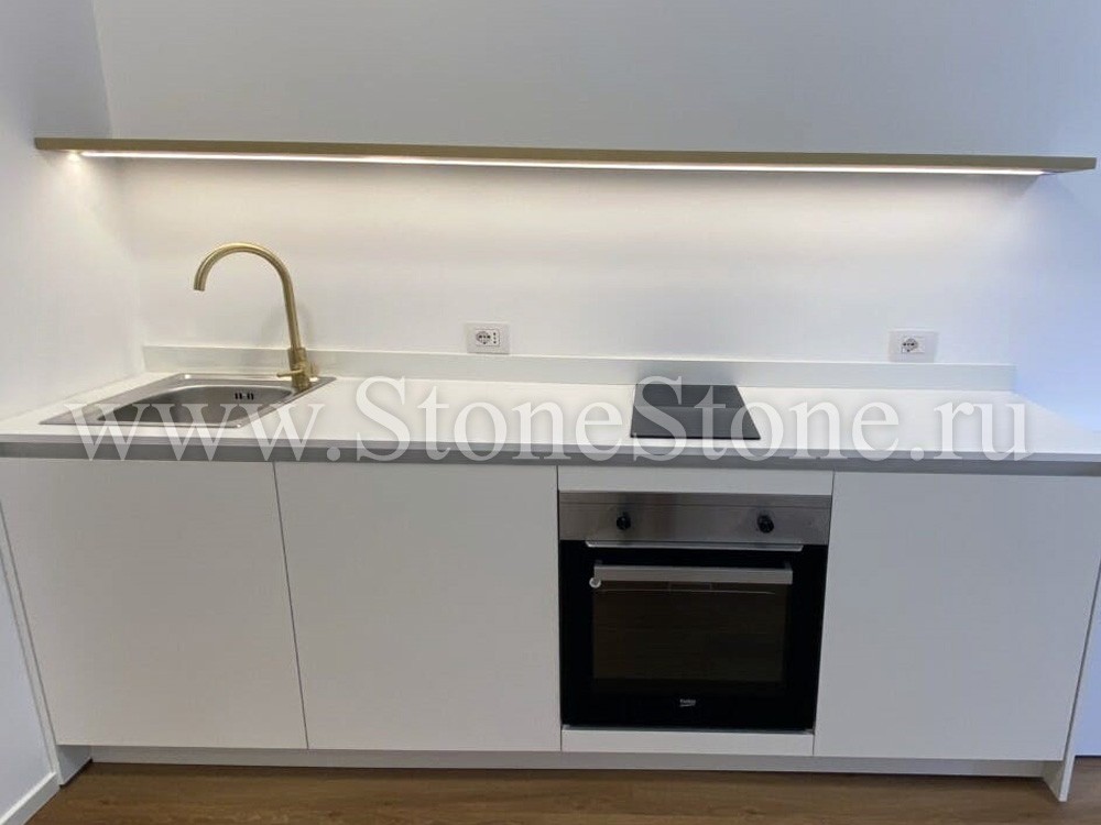 ���������� Hi-macs Alpin white � ��������� �� �����